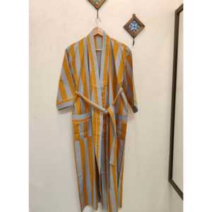 เสื้อคลุมชุดว่ายน้ำลายทางสีเหลืองอ่อน - Product Image 1