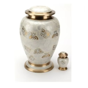 Urnes funéraires artisanales en émail blanc nacré pour cendres humaines, taille adulte, urne funéraire en laiton blanc avec papillon assorti - Product Image 1