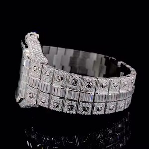 Montre mécanique carrée de luxe pour homme en acier inoxydable avec cadran en cristal saphir et bracelet serti de diamants - Product Image 3