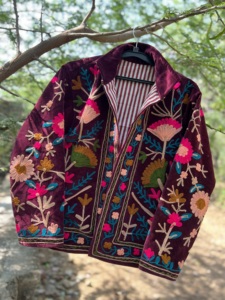 Chaqueta corta de invierno para mujer, de terciopelo, bordada a mano |   Abrigo Informal de Diseñador sin Cierre - Product Image 5