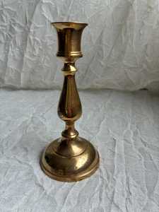 Porte-bougie en laiton fait main de haute qualité pour sublimer l'esthétique de la maison et créer des arrangements de table élégants Prix d'usine UO - Product Image 5