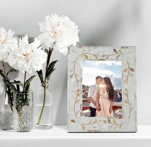 กรอบรูปตกแต่งลายใบไม้ฝังมุก – สีขาวบนพื้นขาว |   กรอบรูปทำมือจากเปลือกหอยมุก - Product Image 3