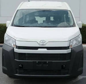 ENVÍO INMEDIATO - Camioneta Hiace 2022 Usada, Volante a la Izquierda, Tracción en las Cuatro Ruedas, Diésel, Neumáticos R16, Asientos de Cuero - Product Image 1