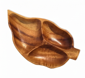 Plateau de service en bois fait main avec trois compartiments, grain de bois naturel, design Wabi Sabi, pour les fêtes - Product Image 1