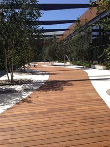 Tarima de Madera Maciza de Cumaru para Exteriores, Impermeable, Antideslizante, con Ranuras, Sistema de Enclavamiento, para Balcón, Jardín, Villa - Product Image 2