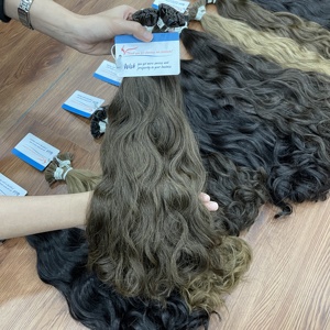 Extensiones de Cabello Ondulado Natural Color Marrón de Calidad Profesional, 100% Cabello Humano Vietnamita con Puntas de Queratina - Product Image 1