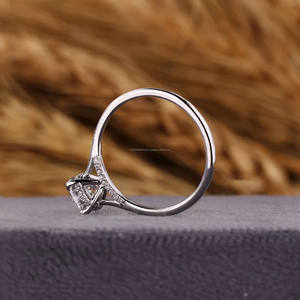 Anillo de Compromiso con Diamante Cultivado en Laboratorio, Corte Excelente, Claridad VS1, Certificado IGI, Engaste Halo Oculto, Moderno, Oro Blanco, para Boda - Product Image 5