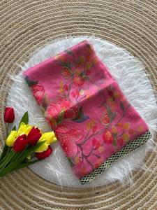 Sari en organza imprimé floral multicolore pour femmes, sari indien ethnique de créateur pour les occasions spéciales, avec bordure en dentelle miroir. - Product Image 4