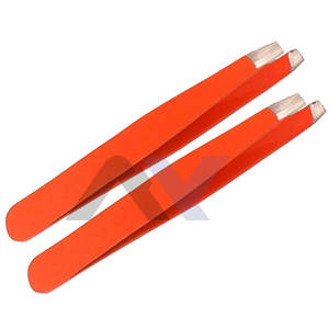 Paquete de 2 Pinzas de Acero Inoxidable con Recubrimiento Negro, Ideales para Rutinas Diarias de Belleza de Alta Precisión, Cejas, Vello Facial y Nasal - Product Image 1