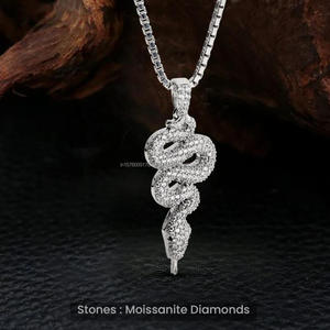 Pendentif Serpent Fait Main avec Design de Bijoux Hip Hop de Luxe et Finition de Haute Qualité - Product Image 1