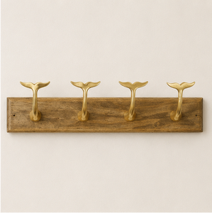Perchero de Pared Premium con Diseño de Cola de Ballena para Organización de Casas de Playa, Acabado en Latón sobre Madera Natural - Product Image 3