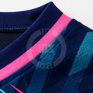 Vêtements de sport durables conçus pour les séances d'entraînement intensives et un port confortable – Uniforme de basketball - Product Image 5