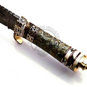 มีดล่าสัตว์เหล็กดามัสกัสทำมือรุ่นใหม่ พร้อมด้ามอะคริลิกทองเหลือง ใบมีดคมแบบตายตัว มีดโบวี่ มีดยุทธวิธี มีดเอาตัวรอด - Product Image 3