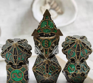 ชุดลูกเต๋าโลหะพกพา <span class=keywords><strong>7</strong></span> ชิ้น ขอบคม ลูกเต๋าหลายเหลี่ยม สำหรับเกม <span class=keywords><strong>D</strong></span>&<span class=keywords><strong>D</strong></span> Dungeons & Dragons ชุดลูกเต๋าฝึกทักษะ <span class=keywords><strong>D</strong></span>&<span class=keywords><strong>D</strong></span> ลูกเต๋าโลหะผสมสังกะสี - Product Image 1