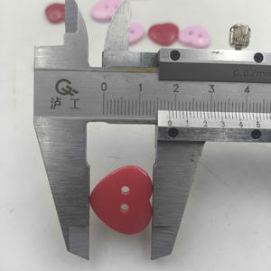 Botones Ecológicos y Bonitos de Plástico ABS en Forma de Corazón de 24L y 32L con 2 Agujeros para Abrigos de Moda Infantil - Product Image 4