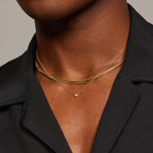 Collar de diamantes de tres cadenas con corte esmeralda y engaste de bisel - Product Image 5