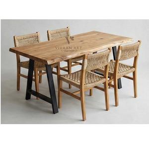 Ensemble de salle à manger moderne en bois massif réglable avec table élégante et chaises confortables pour usage hôtelier - Product Image 3