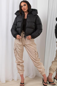 Chaqueta corta acolchada negra personalizada OEM para mujer, con capucha y cremallera completa, chaqueta de plumón acolchada para invierno, muy vendida. - Product Image 3