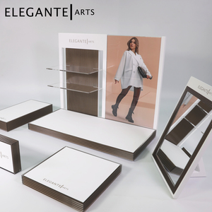 Exhibidor de Acrílico y Madera con Ventana Óptica - Product Image 2