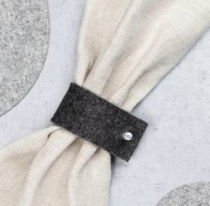 Ronds de serviette en feutre de laine modernes : Décoration de table minimaliste - Product Image 2