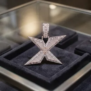 Colgante de lujo en forma de X con micro pavé de oro rosa y diamantes, piedra de laboratorio de corte baguette y redondo, unisex, para uso diario. - Product Image 4