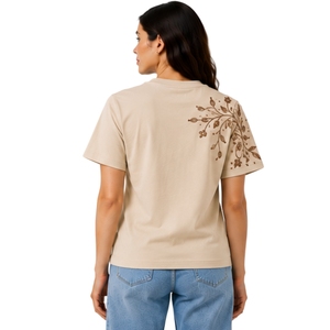 เสื้อยืดคอกลมสีเบจสำหรับผู้หญิง ลายปักดอกไม้สีน้ำตาล ผ้าฝ้าย แขนสั้น สไตล์ลำลอง รับผลิตตามแบบ OEM คุณภาพพรีเมียม แฟชั่นฤดูร้อน - Product Image 2