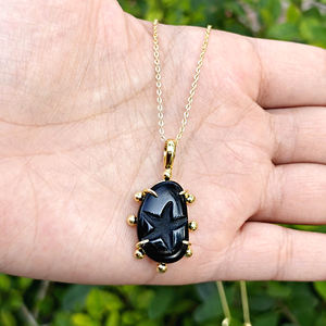 Collar con colgante de ónix negro tallado en forma de estrella, con engaste de garras, de latón chapado en oro de 18k, con cuentas, diseño de joyería celestial. - Product Image 4