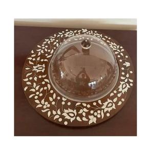 Plateau de service en bois artisanal avec bordure en nacre pour une présentation festive et accueillante - Product Image 2