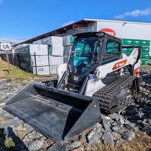 Chargeuse compacte sur chenilles fiable, similaire à la Bobcat T66, conçue pour les entrepreneurs ayant besoin d'une puissante capacité de levage et d'un moteur durable. - Product Image 1