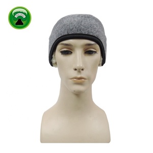 Chapeau d'hiver respirant en peau de mouton avec cache-oreilles - Product Image 4