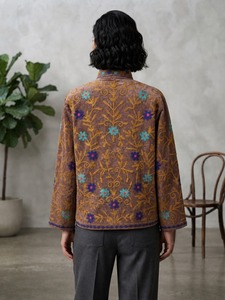 Veste en velours Suzani marron traditionnelle pour femmes, broderie florale colorée faite à la main, style bohème, vente en gros, vêtements d'extérieur tendance - Product Image 2