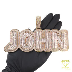 Colgante de Lujo con Nombre JOHN en Moissanita y Diamantes, Diseño de Bloque Grande y Detalles Brillantes de Primera Calidad - Product Image 2