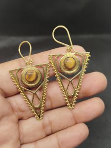 Prix de gros Boucles d'oreilles pendantes bohèmes en laiton plaqué or 18 carats avec œil de tigre, nouveau design, bijoux de mode pour femmes - Product Image 3