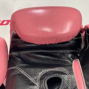 Dernier modèle de gants de boxe Fairtex personnalisés noir et violet, gants de sparring professionnels en cuir véritable avec protection UV, à lacets - Product Image 6