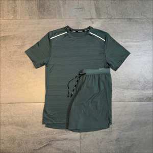 Ensemble T-shirt et short pour homme, léger, respirant, de haute qualité, OEM personnalisé, vêtements de sport d'été, extensible, pour la course à pied, la gym, la remise en forme. - Product Image 2