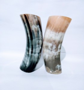 Vase en corne de buffle fait main, forme irrégulière, sculpté, artisanat naturel, décoration d'intérieur par Curio Craft - Product Image 5