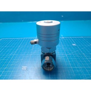 Válvula de Diafragma de Alta Pureza FUJIKIN 316L 21367, Usada como Pieza de Repuesto para Equipos de Semiconductores Legacy - Product Image 1