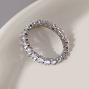 Bague en or blanc 18 carats plaqué rhodium avec diamant ovale de 0,50 carat cultivé en laboratoire CVD pour femme, idéale pour les mariages, les anniversaires et les soirées. - Product Image 4
