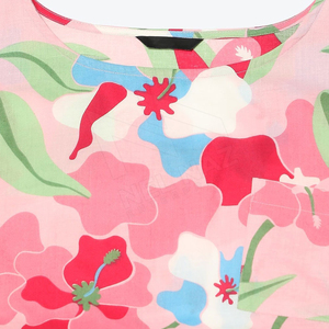 Haut de performance pour femme en sublimation, avec une construction confortable pour le fitness, les sports et les activités de plein air. T-shirt en sublimation pour femme. - Product Image 4