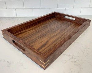 Plateau rectangulaire en bois, fait main, bois poli, décoration de table moderne - Product Image 1