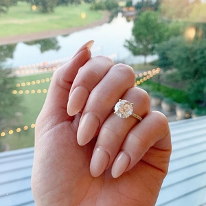 Bague de fiançailles dorée, style diamant étincelant, pierre romantique, cadeau parfait pour mariage ou cérémonie nuptiale - Product Image 3