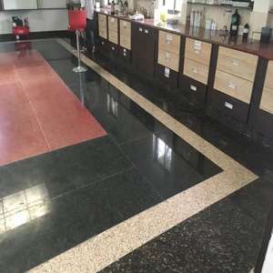 Carreaux et dalles en marbre de granit noir naturel poli pour la cuisine moderne, la salle de bain, le salon, les sols - Product Image 3