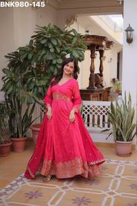 Fournisseur de magnifiques tenues indiennes en soie russe avec broderies, paillettes et imprimés numériques, robes et ensembles dupatta, de Surat. - Product Image 5