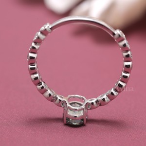 Bague de fiançailles/mariage/anniversaire en or 18 carats plaqué rhodium avec halo de diamants verts ovales cultivés en laboratoire certifiés IGI - Product Image 6
