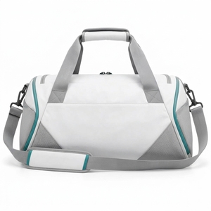 Sac de sport moderne léger en matériau durable, idéal pour l'entraînement en salle, le fitness, les voyages et les activités de plein air - Product Image 2
