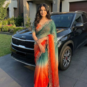 Tissu Fendi Sartin très doux et élégant, au look riche, avec de magnifiques broderies, travail de sequins de 3 mm, bordure épaisse avec motifs boutis. - Product Image 1