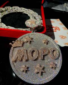 Collar con Colgante Personalizado de Moissanita con Incrustaciones de Diamantes, Diseño de Corona Redonda con Letra, Plata 925 con Baño de Rodio, Ideal para Fiestas - Product Image 5