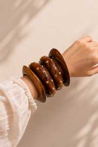 Collection de Bracelets en Bois Artisanaux – Joncs en Bois Naturel avec Décorations en Laiton – Durables, Faits Main, Formes Multiples, Qualité Supérieure - Product Image 3