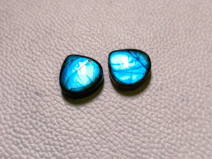 Paire de cabochons en labradorite cœur rayonnant, cristal à reflets bleus, pierres précieuses en vrac pour la création de bijoux artisanaux, 18x18x6mm, ensemble de pierres pour pendentifs - Product Image 4