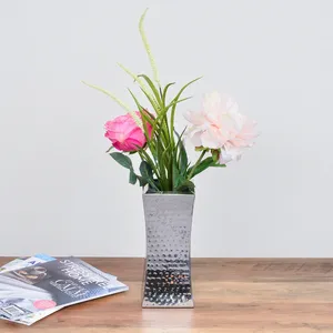 Vase à fleurs en aluminium fait main, centre de table de luxe pour la décoration moderne de la maison, du bureau, du restaurant, de la station balnéaire et de l'hôtellerie - Product Image 5